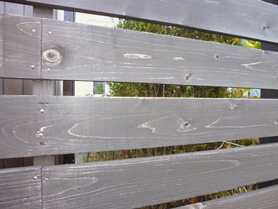 雨・風・陽にさらされる外壁木部の塗装