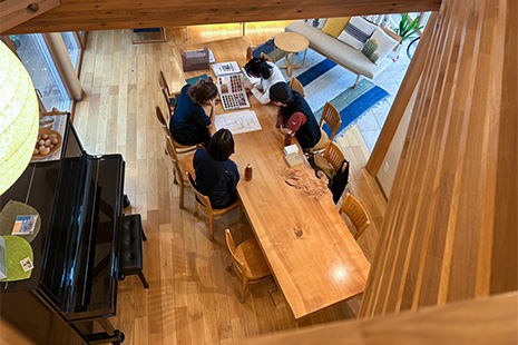 打ち合わせのひとコマ。 要望を一つひとつ確認しながら、理想のかたちを一緒に整理していきました。