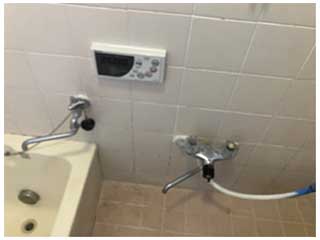 汚れや水漏れが目立っていたリフォーム前の古い浴室蛇口