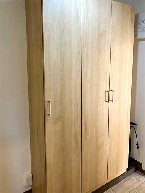 背丈の高い収納を取付け収納力があがった玄関靴箱