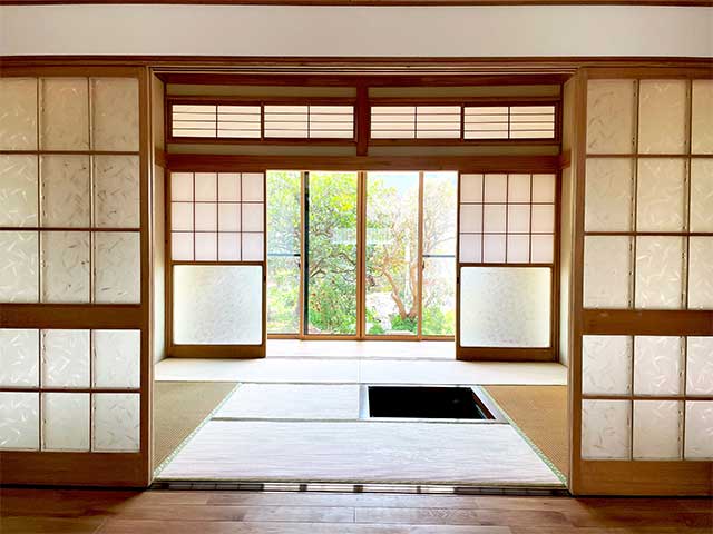 和室から見える庭が春夏秋冬を彩ります。