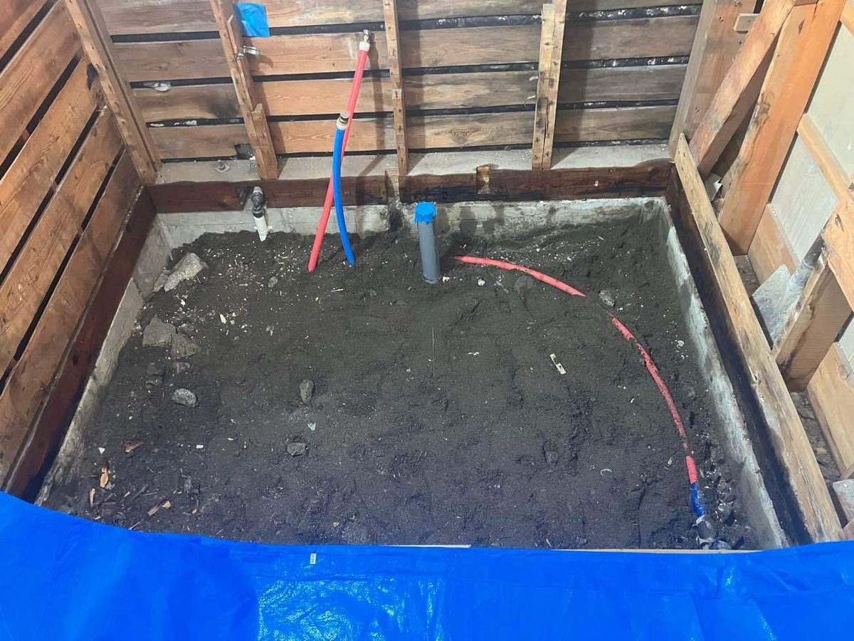 柏市M様邸 浴室の土間配管工事。ユニットバス設置に向けた給排水の配管
