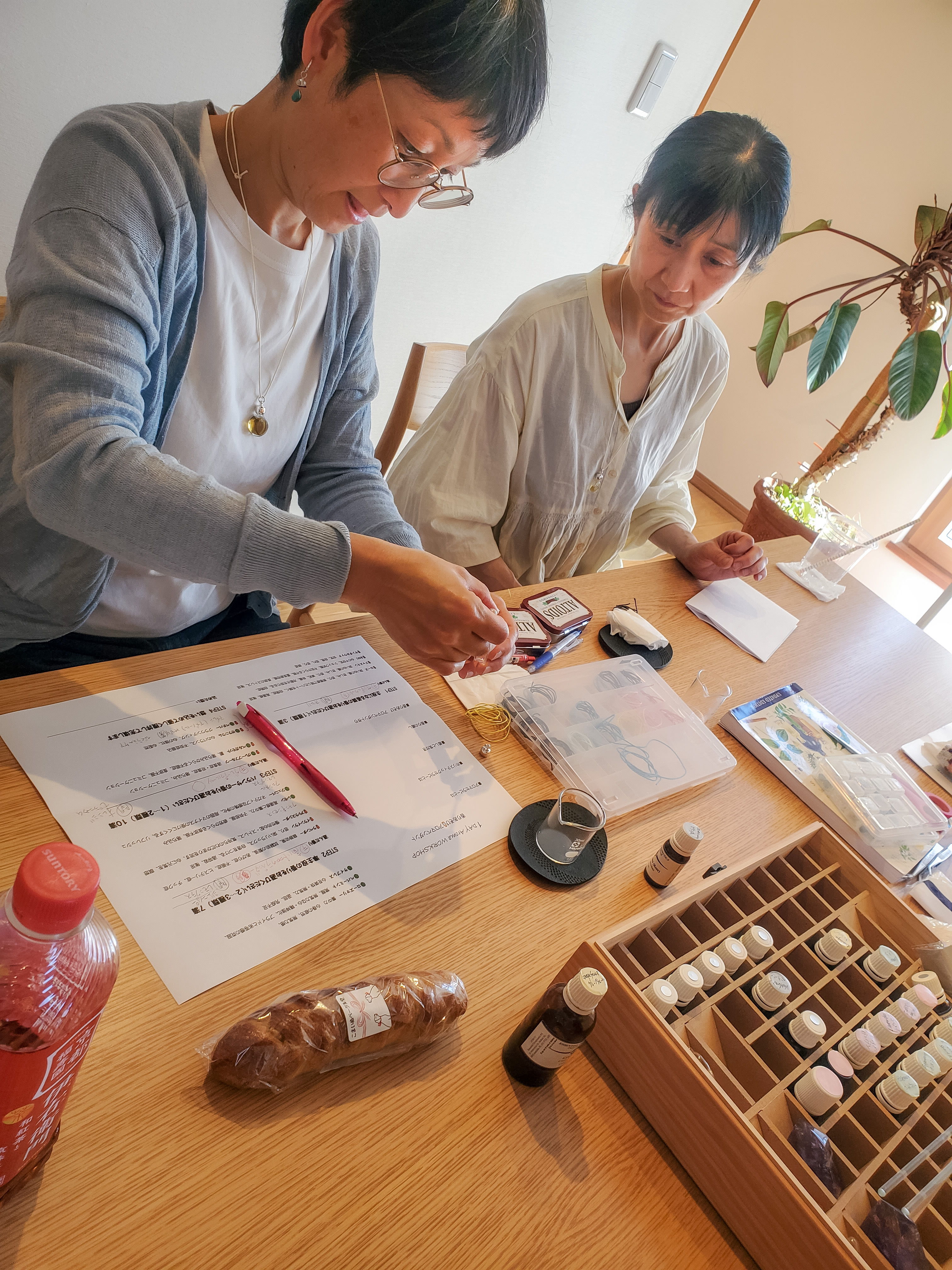 松戸店マルシェ 愛樹さんによるアロマペンダントづくりワークショップ