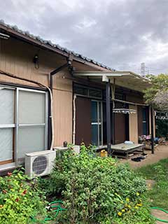 トタン外壁と瓦屋根