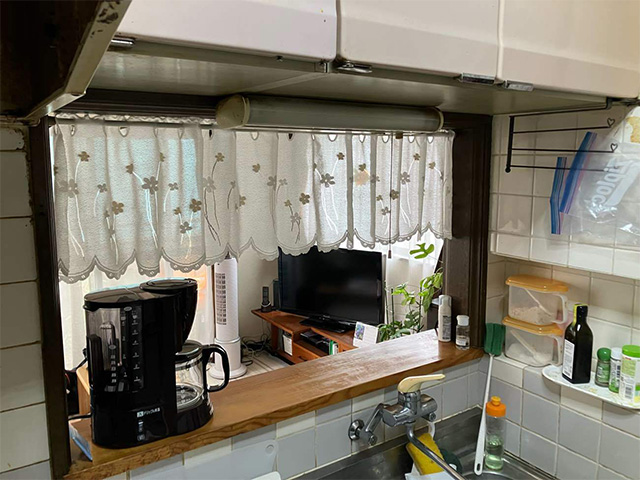 閉塞感のあるキッチンを、明るく開放的にするため壁解体！壁位置を移動して広々キッチンに変身リフォーム！